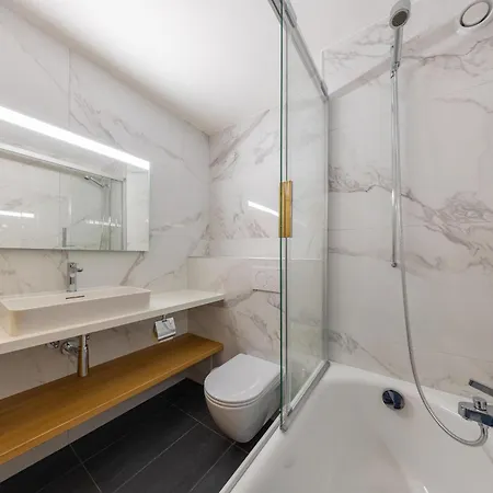 Ecluses 15 - Close To Lift & Centre -