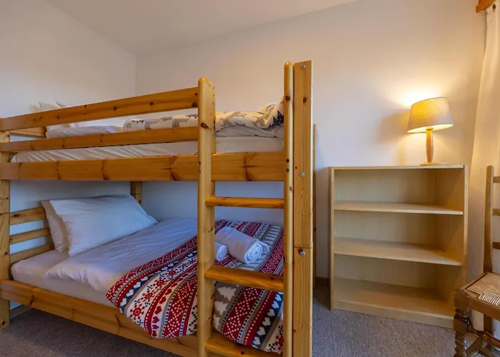 Ecluses 15 - Close To Lift & Centre - דירה