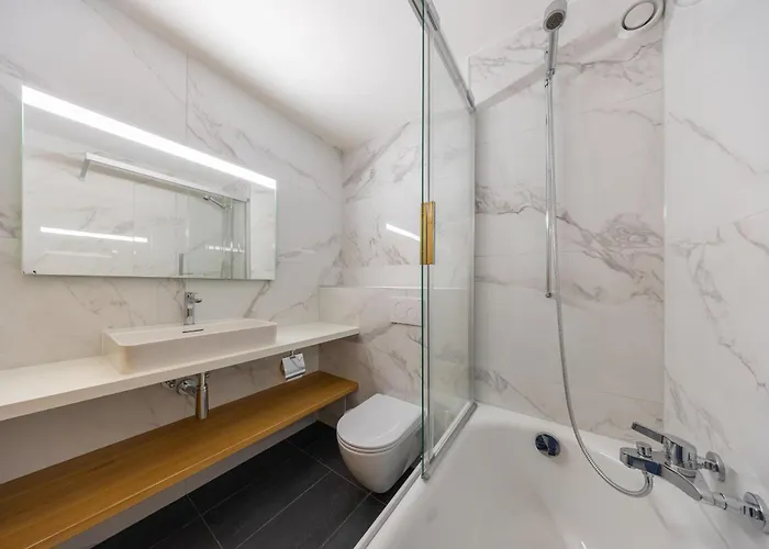 Ecluses 15 - Close To Lift & Centre -